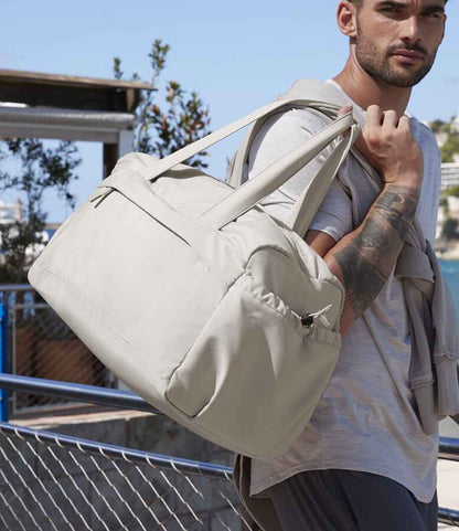 Quadra - Studio Holdall - Pierre Francis